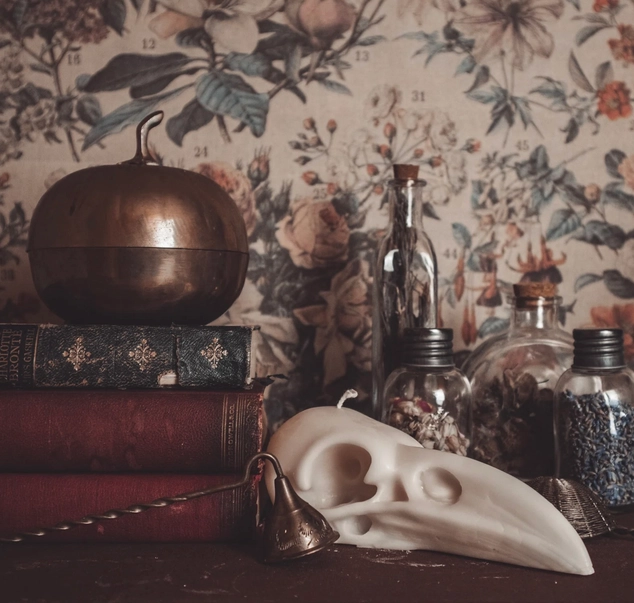 Large Raven Skull Candle | Pillar