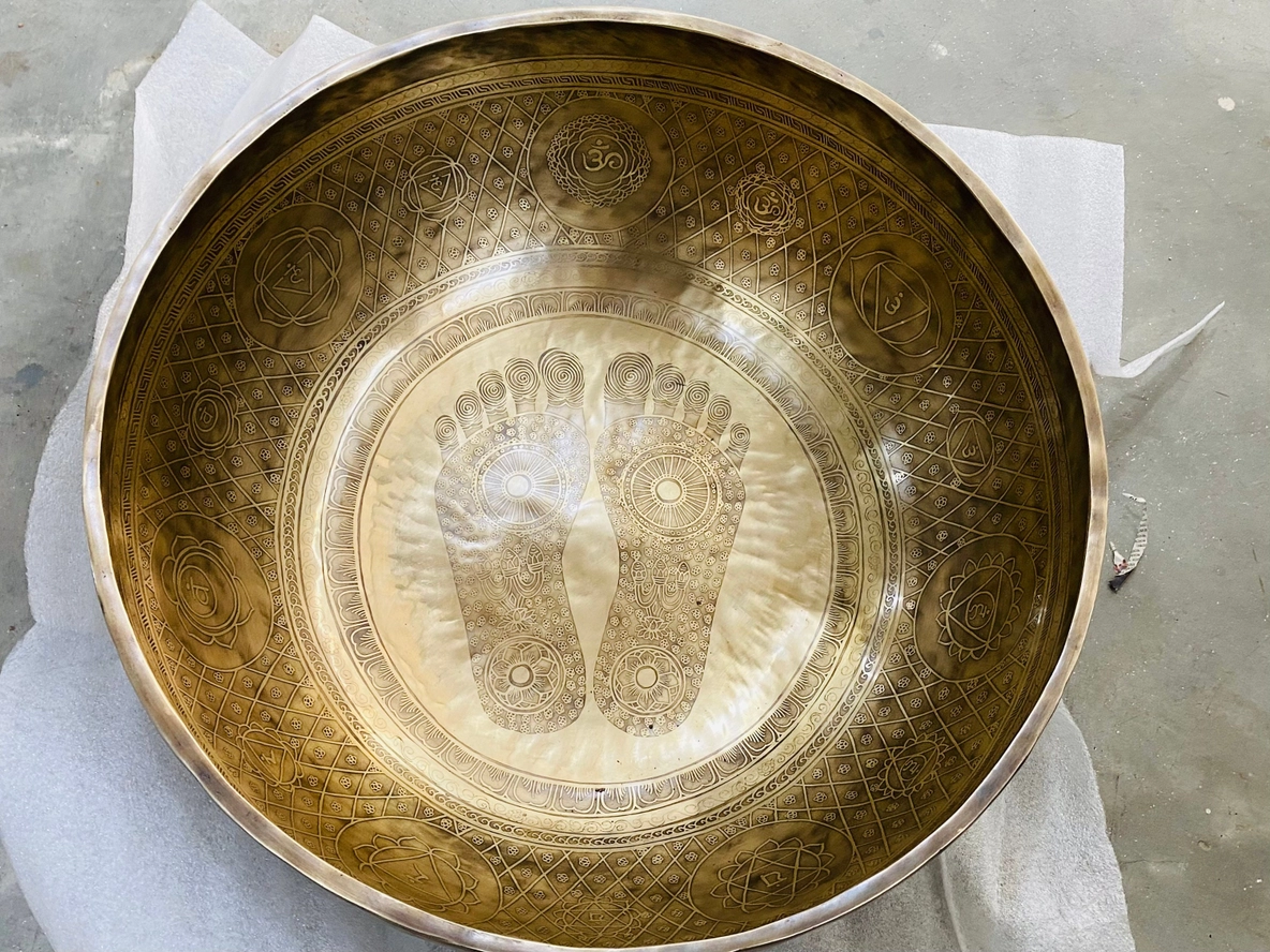 Himalayan Singing Bowl: Extra Large Buddha Carved Bowl - Image 4