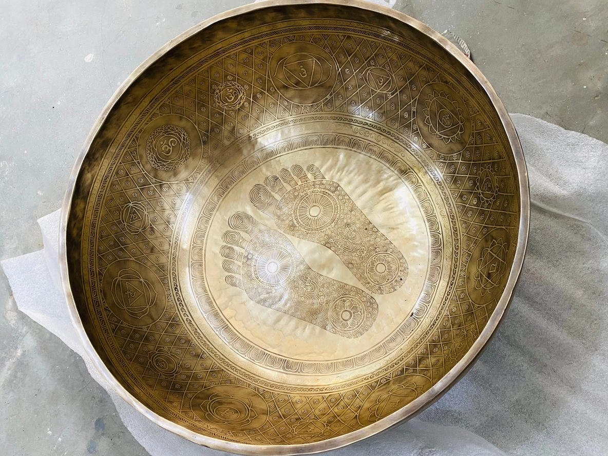 Himalayan Singing Bowl: Extra Large Buddha Carved Bowl - Image 5