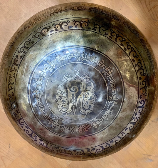 24" Extra Large Seven Chakra Tibetan Singing Bowl - Image 3