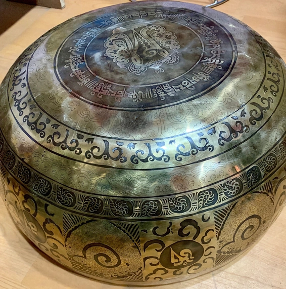 24" Extra Large Seven Chakra Tibetan Singing Bowl - Image 6