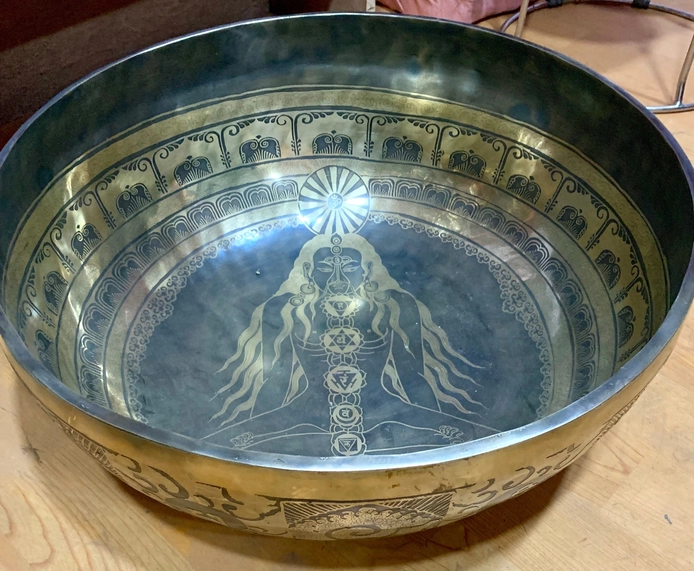24" Extra Large Seven Chakra Tibetan Singing Bowl - Image 9