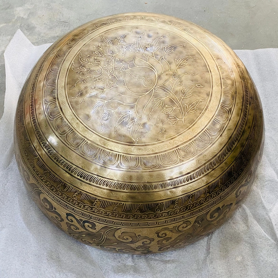 Himalayan Singing Bowl: Extra Large Buddha Carved Bowl - Image 3