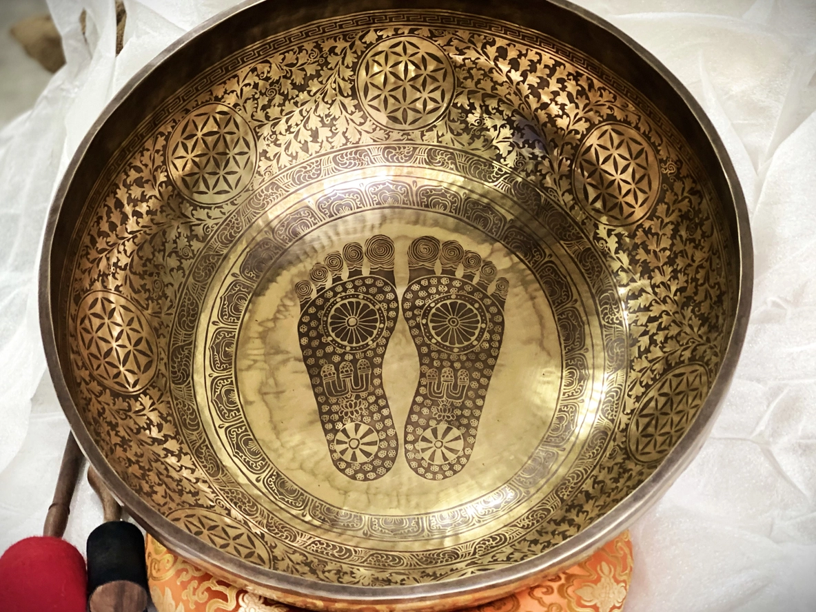 24 Inch Extra Large Buddha Foot Carved Singing Bowl - Image 4