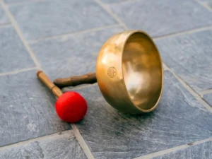 Handmade 7-Metal Singing Bowl with Handle: Tibetan Sound, Meditation & Chakra Healing