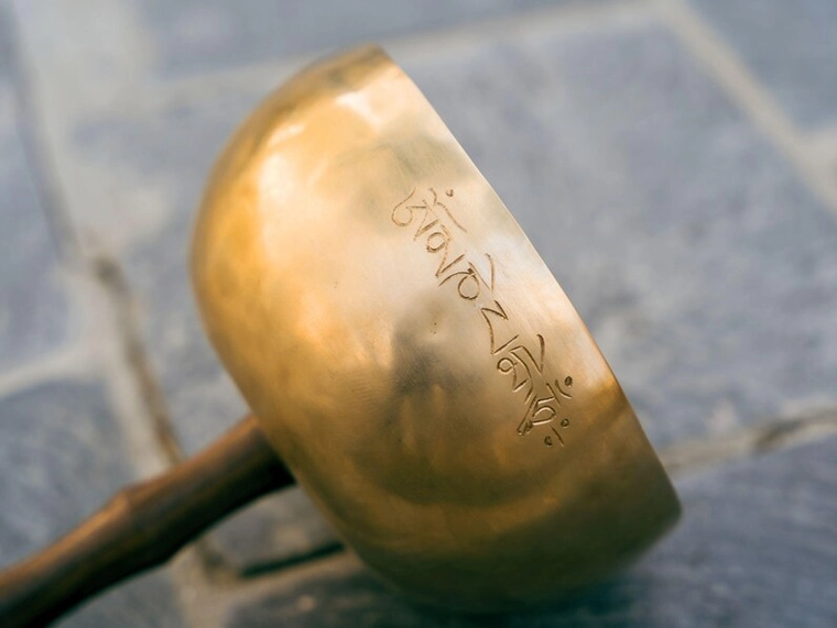 Handmade 7-Metal Singing Bowl with Handle: Tibetan Sound, Meditation & Chakra Healing - Image 10