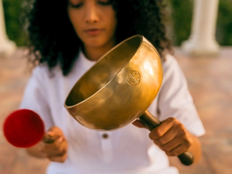 Handmade 7-Metal Singing Bowl with Handle: Tibetan Sound, Meditation & Chakra Healing - Image 5