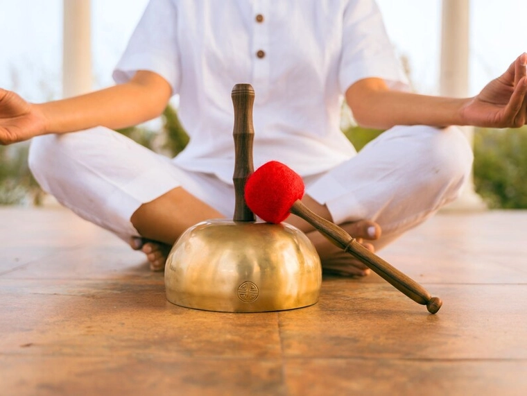 Handmade 7-Metal Singing Bowl with Handle: Tibetan Sound, Meditation & Chakra Healing - Image 7