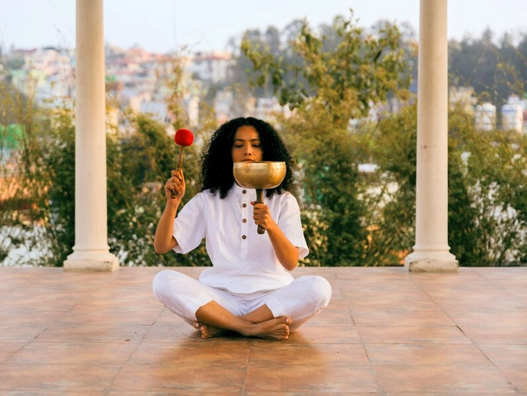 Handmade 7-Metal Singing Bowl with Handle: Tibetan Sound, Meditation & Chakra Healing - Image 8