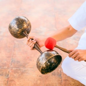 Handmade Double Chalice Singing Bowl: 7-Metal Chakra Healing - C & F Notes - Image 4