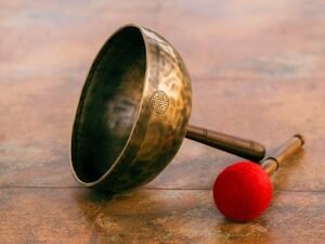 Handmade Full Moon Singing Handle Bowl: 7-Metal Sound Healing, Yoga Meditation Reiki Tool