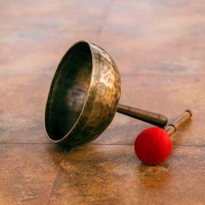 Handmade Full Moon Singing Handle Bowl: 7-Metal Sound Healing, Yoga Meditation Reiki Tool