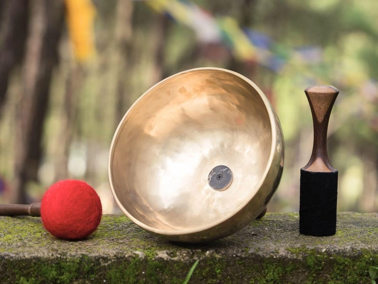 Seven Metal Handle Singing Bowl: Tibetan Sound Healing with Mallet - Image 2