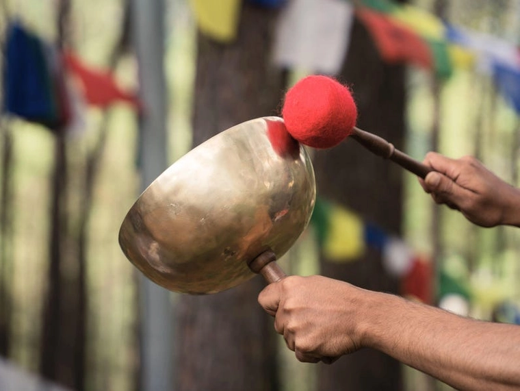 Seven Metal Handle Singing Bowl: Tibetan Sound Healing with Mallet - Image 3