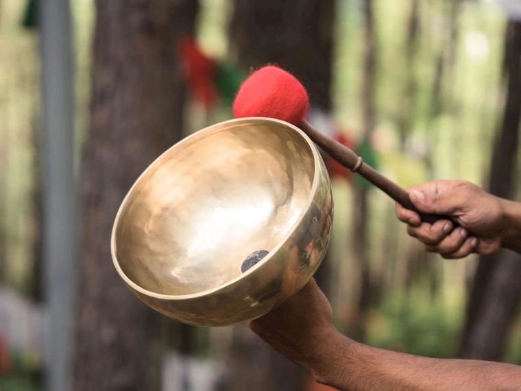 Seven Metal Handle Singing Bowl: Tibetan Sound Healing with Mallet - Image 4