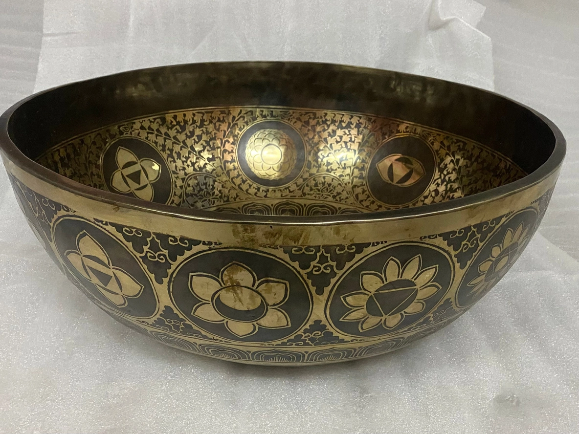 Extra Large Buddha Foot Carved Healing Singing Bowl - Image 4