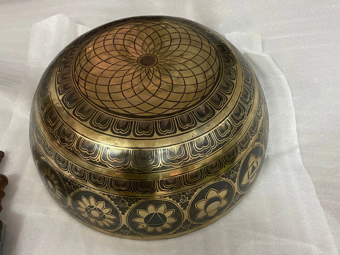 Extra Large Buddha Foot Carved Healing Singing Bowl - Image 8
